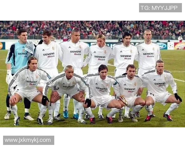 足球球星定义图揭示绿茵传奇人物成长轨迹与辉煌瞬间